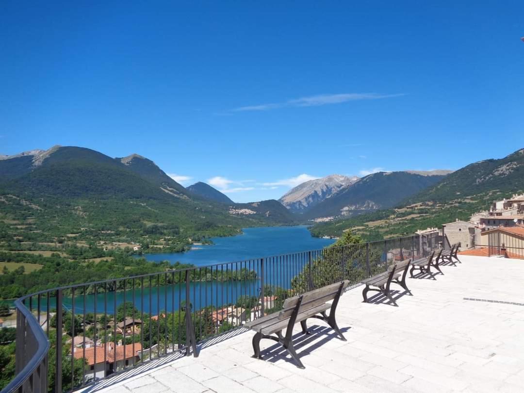Casa Vacanze Al Castello Villetta Barrea Exteriér fotografie